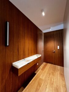 fornirowana i lakierowana szafa 1