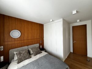 lakierowana szafa do sypialni 1