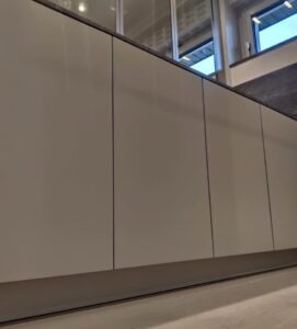 lakierowana szafka 3