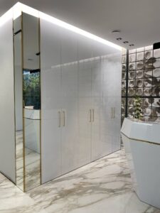 szafa z lakierowanymi frontami 2